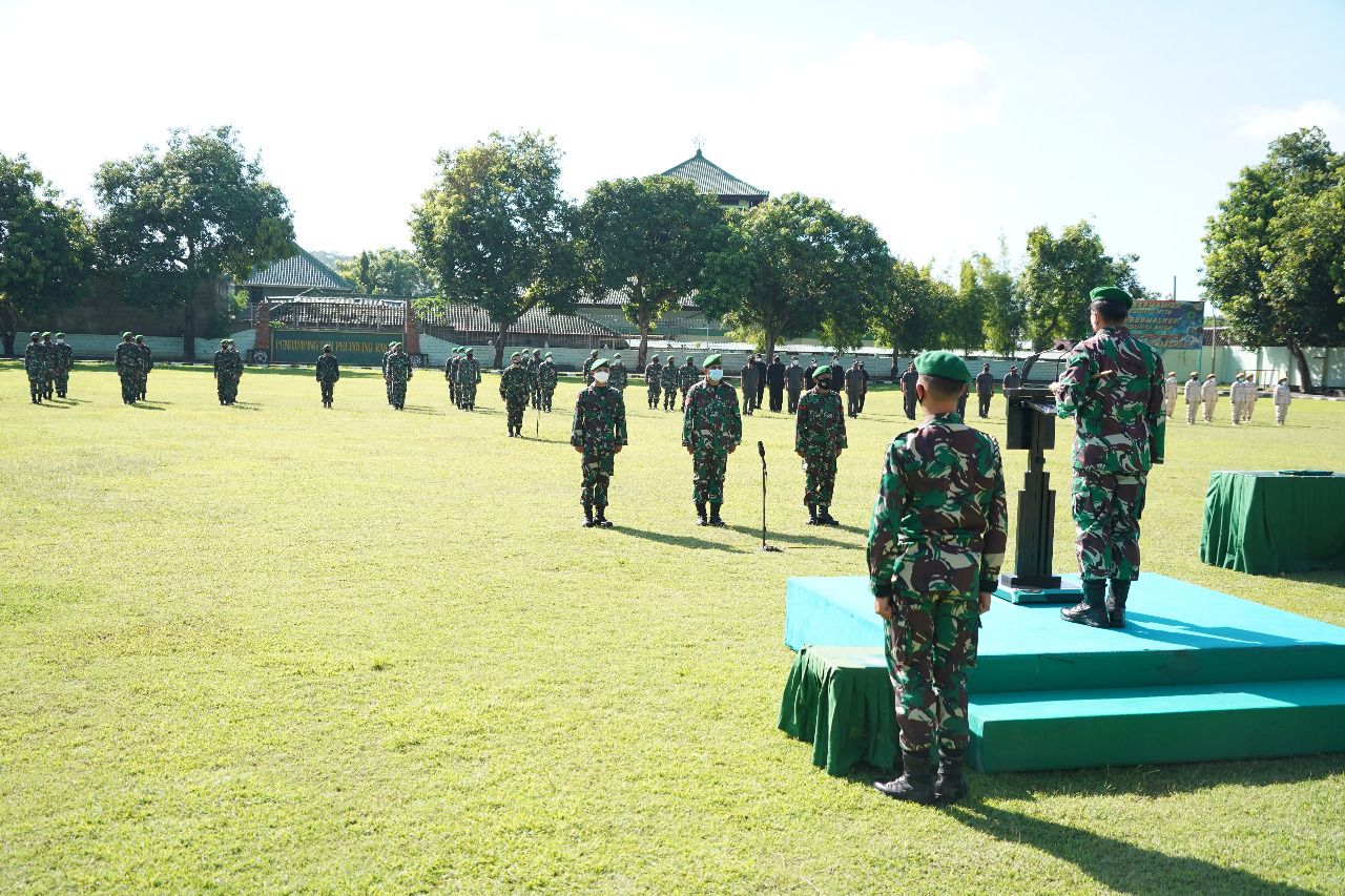 podiumnews.com-Sebanyak 120 Personil Korem Wira Satya Terima Kenaikan Pangkat